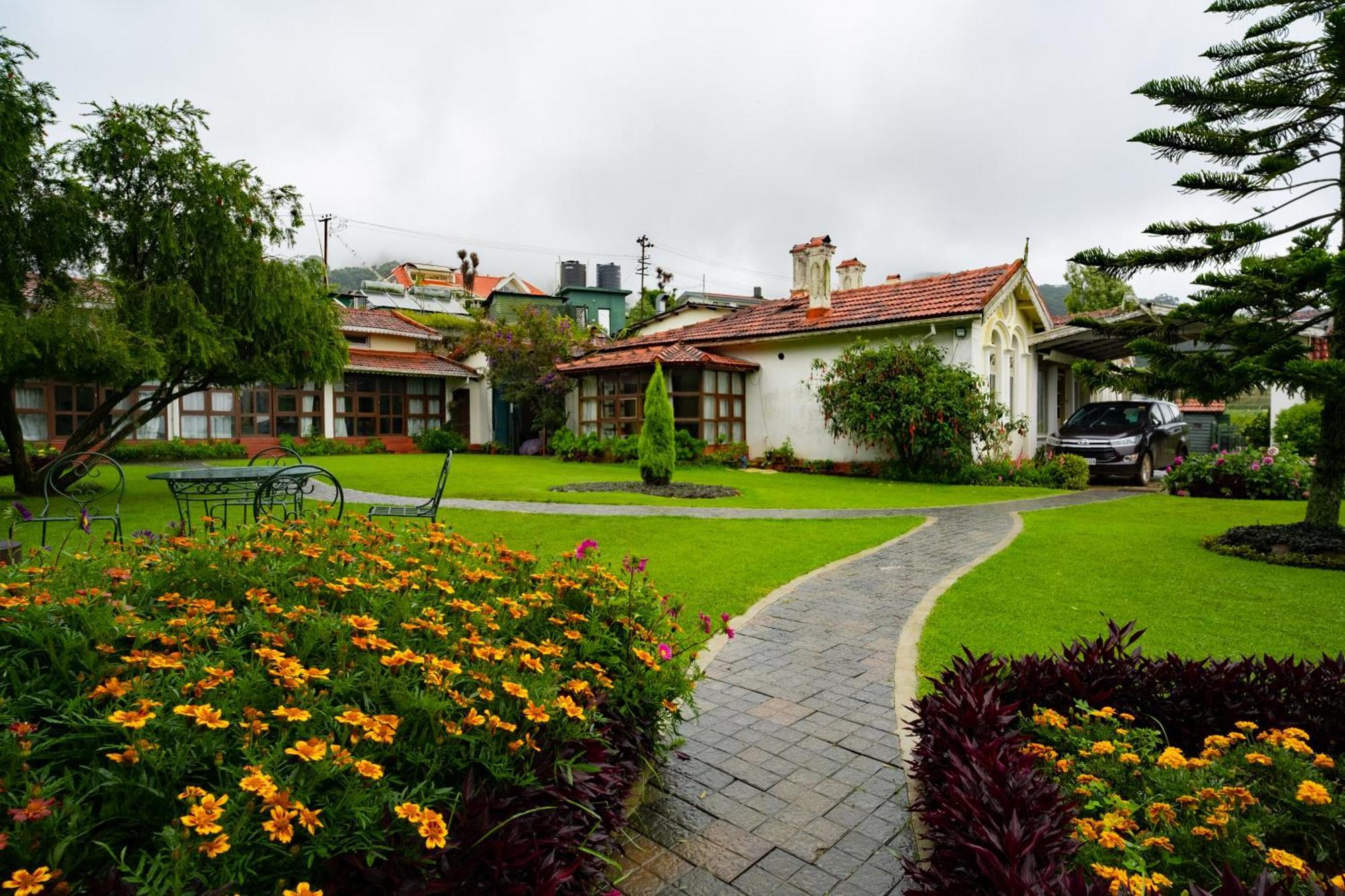 Sherlock Ooty Bagian luar foto