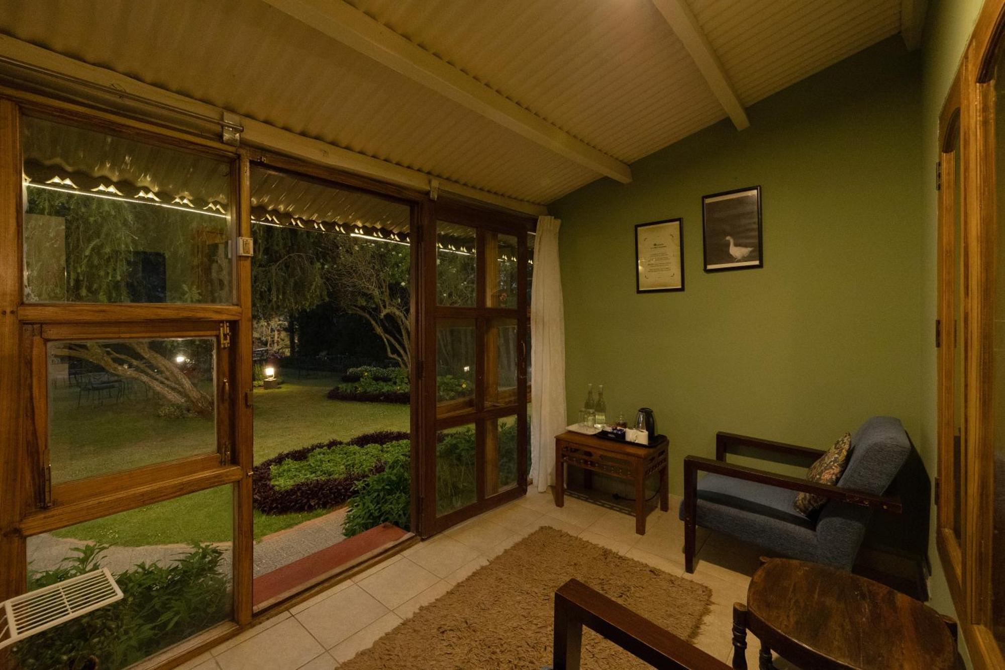 Sherlock Ooty Bagian luar foto